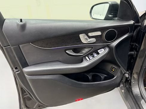 Used 2021 Mercedes-Benz GLC 300 image 13