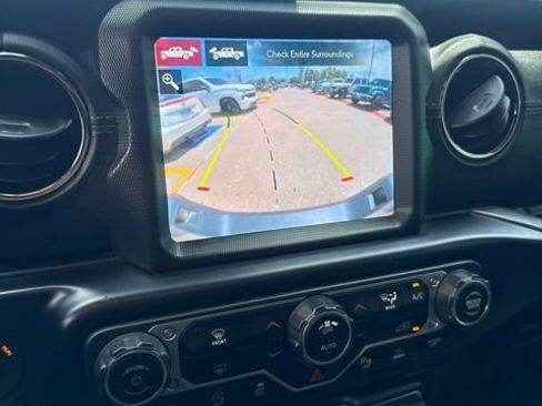 Used 2021 Jeep Gladiator Overland AWD/4WD image 10