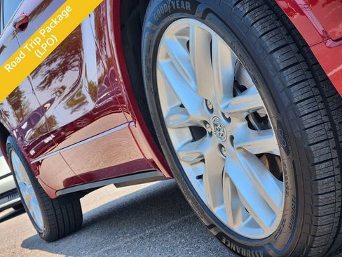 Used 2020 Buick Envision Premium w/ LPO, Road Trip Package AWD/4WD image 7