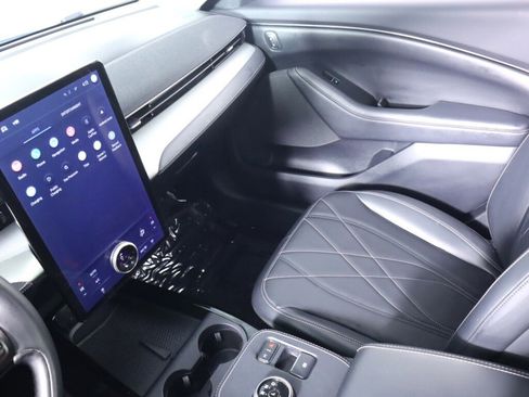 Used 2022 Ford Mustang Mach-E Select image 31