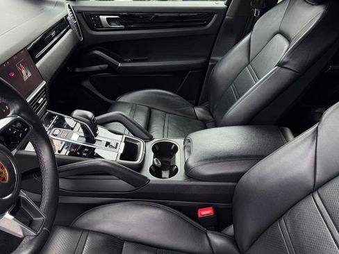Used 2021 Porsche Cayenne image 17