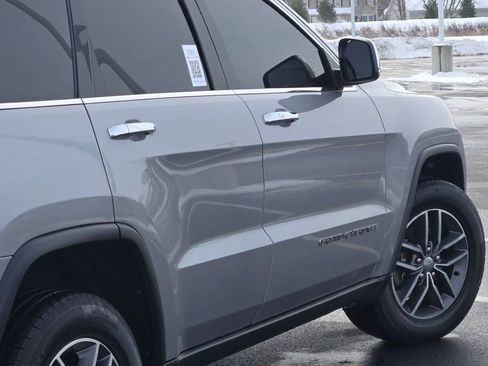 Used 2018 Jeep Grand Cherokee Limited image 11