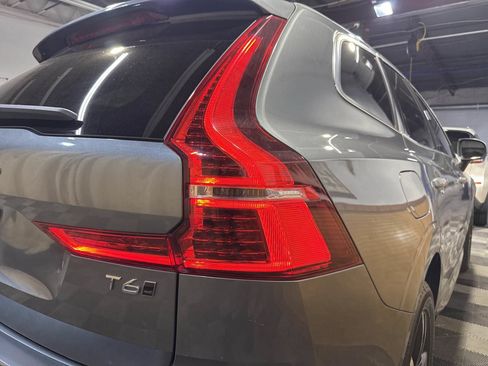Used 2019 Volvo XC60 T6 Momentum w/ Multimedia Package AWD/4WD image 10