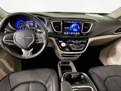 Used 2020 Chrysler Pacifica Touring-L Plus image 7