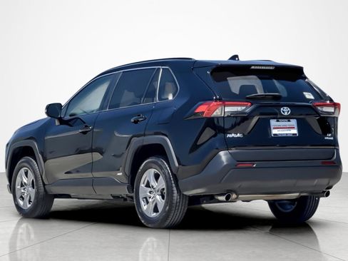Certified 2022 Toyota RAV4 LE AWD/4WD image 3