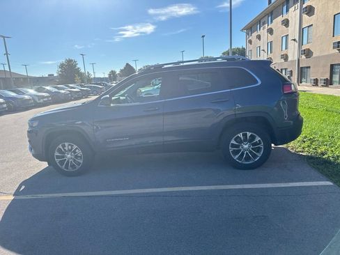 Used 2019 Jeep Cherokee Latitude Plus w/ Cold Weather Group AWD/4WD image 7