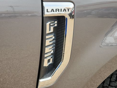 Used 2022 Ford F250 Lariat w/ Lariat Ultimate Package AWD/4WD image 9