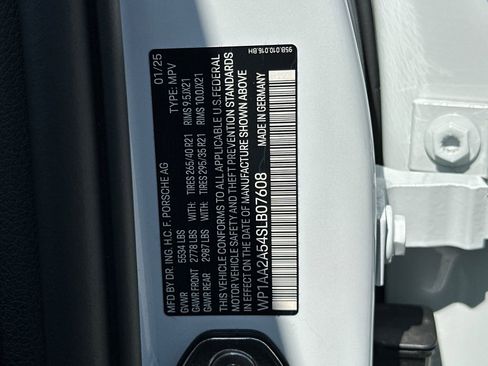 Used 2025 Porsche Macan image 46