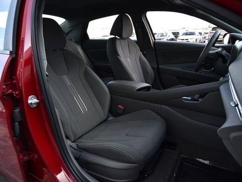 Used 2023 Hyundai Elantra SEL w/ Convenience Package image 20