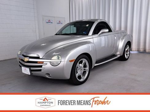 Used 2005 Chevrolet SSR w/ Preferred Equipment Group RWD image 1