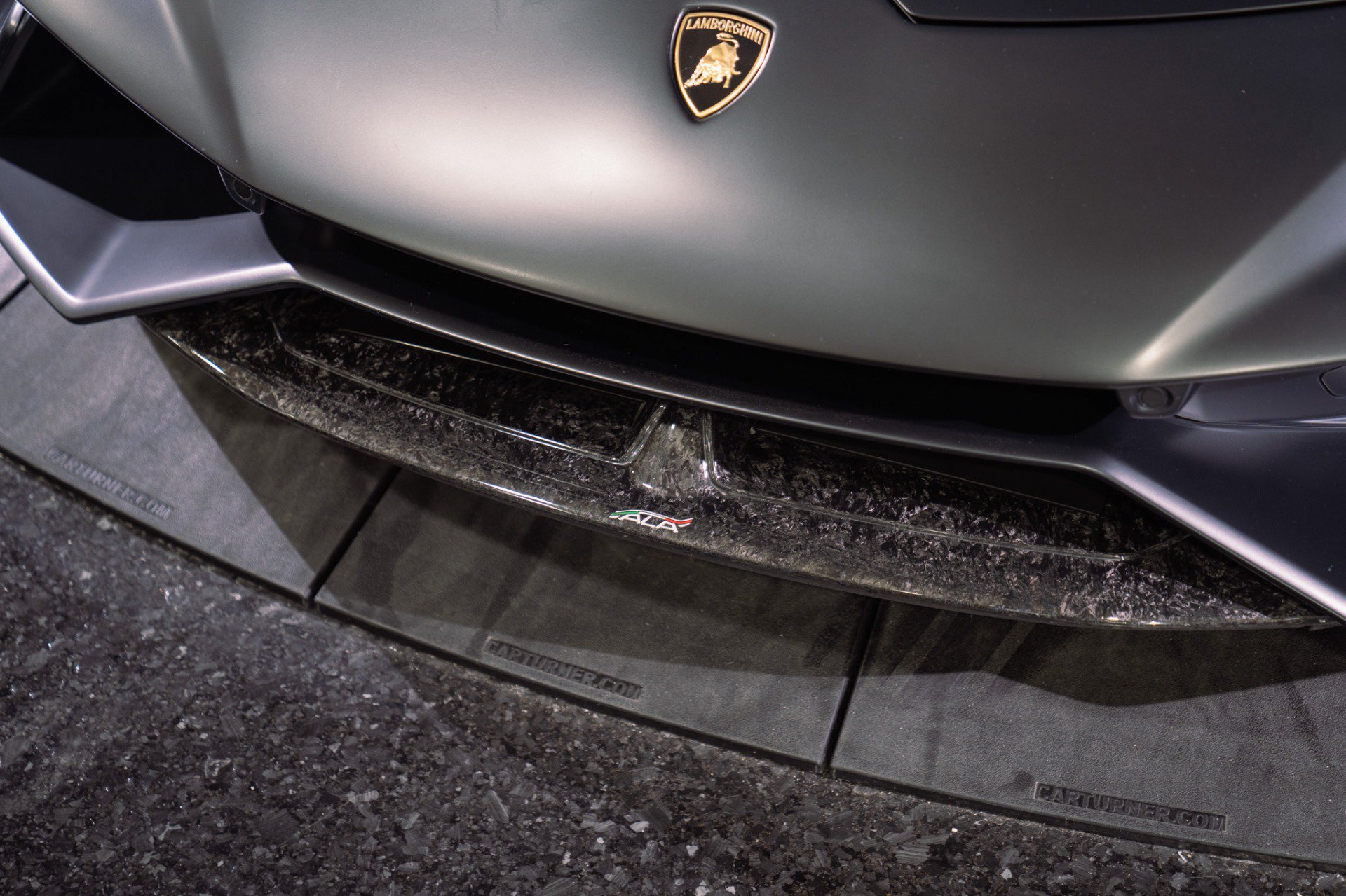 Used 2018 Lamborghini Huracan Performante AWD/4WD image 12