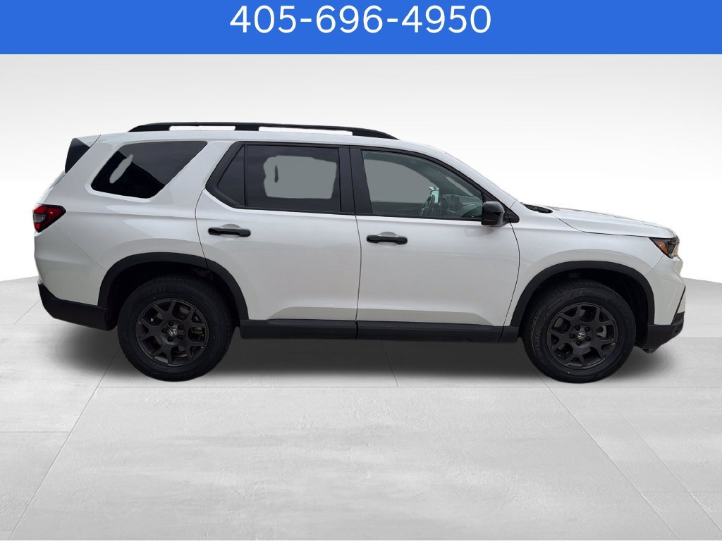 Used 2025 Honda Pilot TrailSport image 7