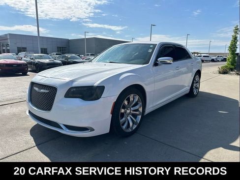 Used 2018 Chrysler 300 Touring w/ Chrome Appearance Package RWD image 4