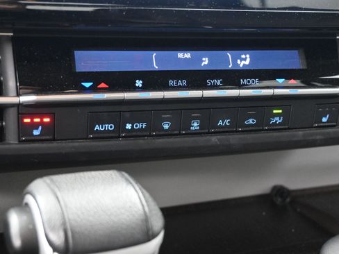 Certified 2021 Toyota Sienna XLE image 15