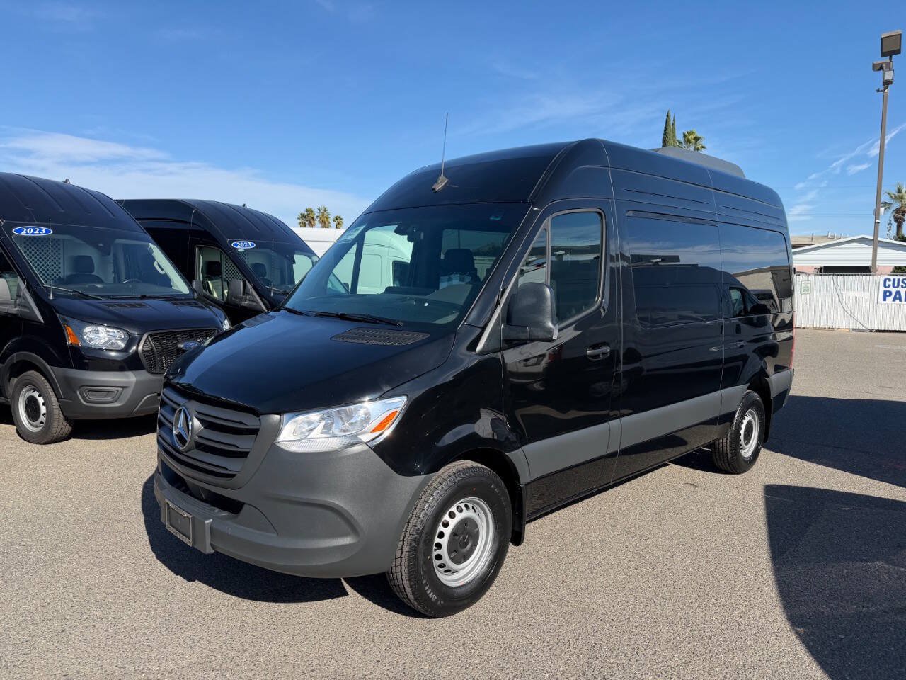 Used 2024 Mercedes-Benz Sprinter 2500 image 3