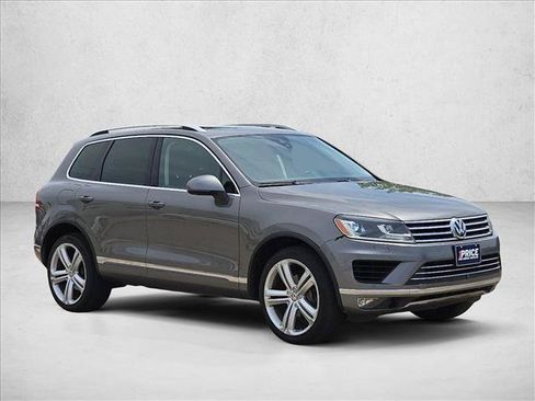 Used 2016 Volkswagen Touareg Executive AWD/4WD image 3