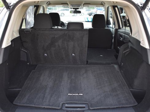 Used 2025 Nissan Rogue SV AWD/4WD image 17