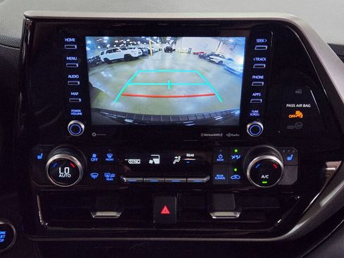 Used 2022 Toyota Highlander XLE image 39