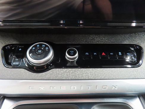 Used 2025 Ford Expedition Tremor image 65