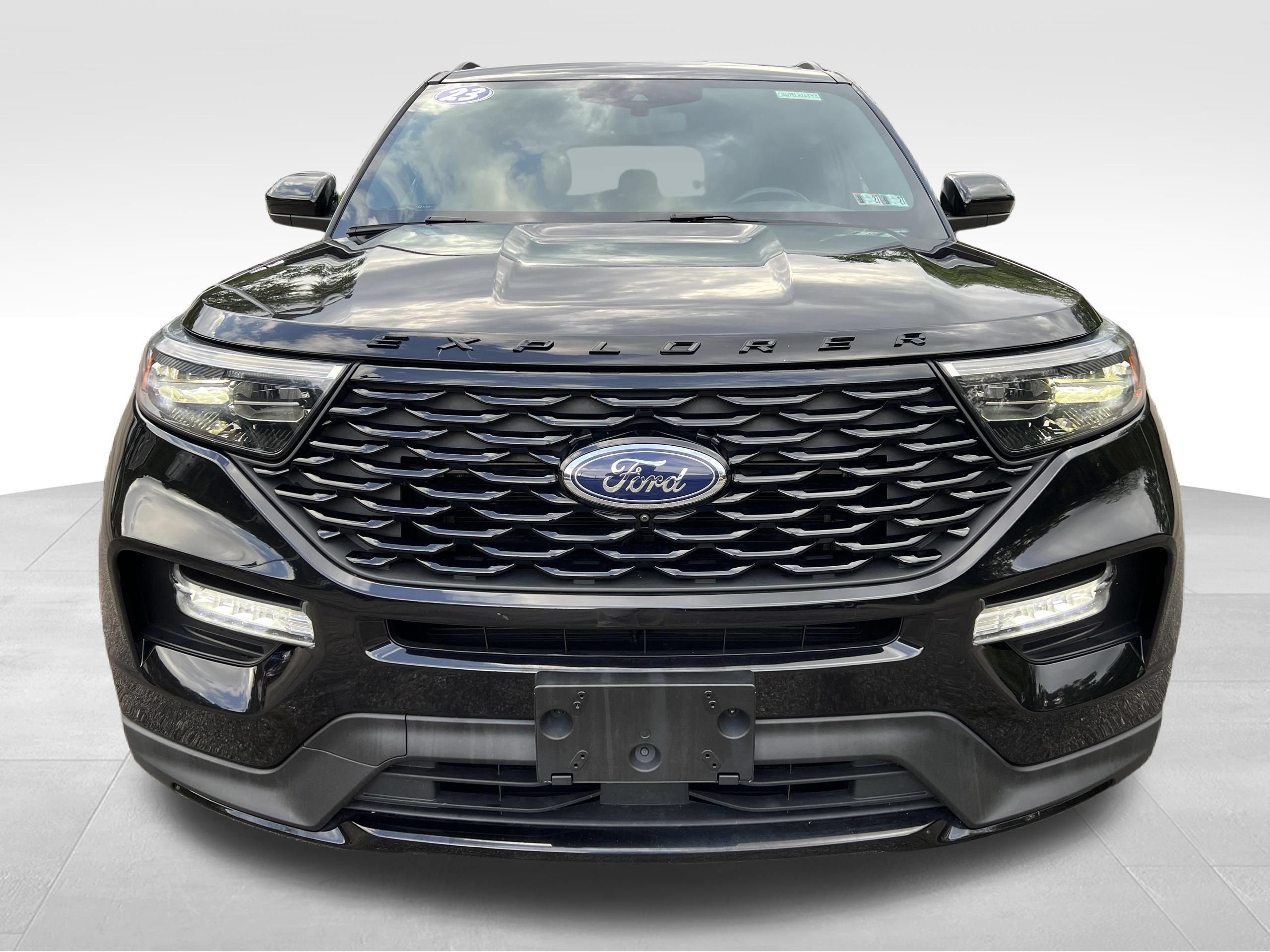 Used 2023 Ford Explorer ST-Line AWD/4WD image 2