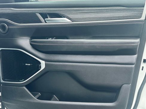 Used 2023 Jeep Wagoneer L Series III w/ Premium Group I image 27