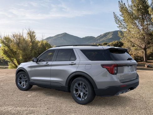 New 2026 Ford Explorer Active w/ Active Comfort Package image 4