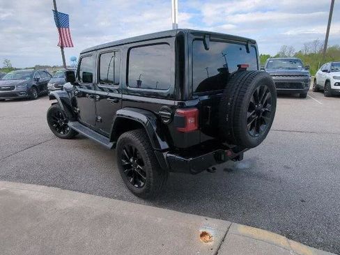 Certified 2022 Jeep Wrangler Unlimited Sahara AWD/4WD image 28