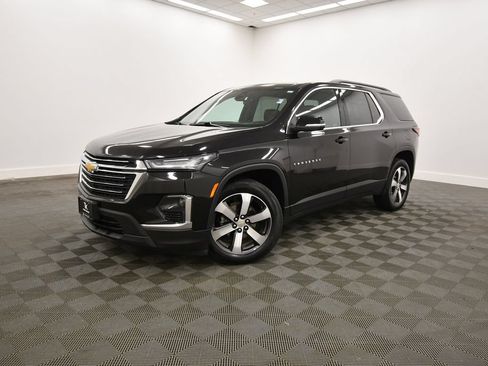 Used 2023 Chevrolet Traverse LT w/ LT Premium Package AWD/4WD image 2