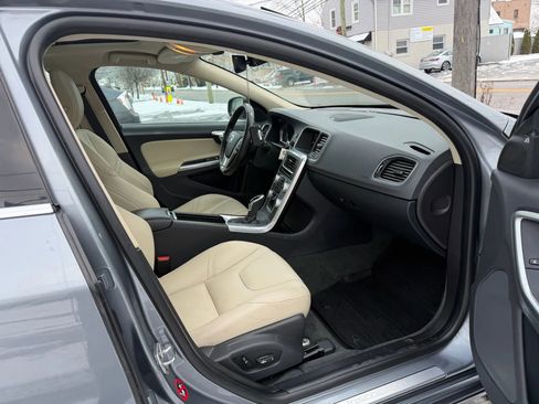 Used 2018 Volvo S60 T5 Inscription Platinum image 26