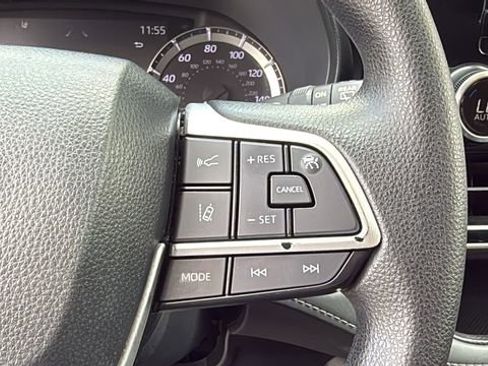 Used 2023 Toyota Highlander L image 21