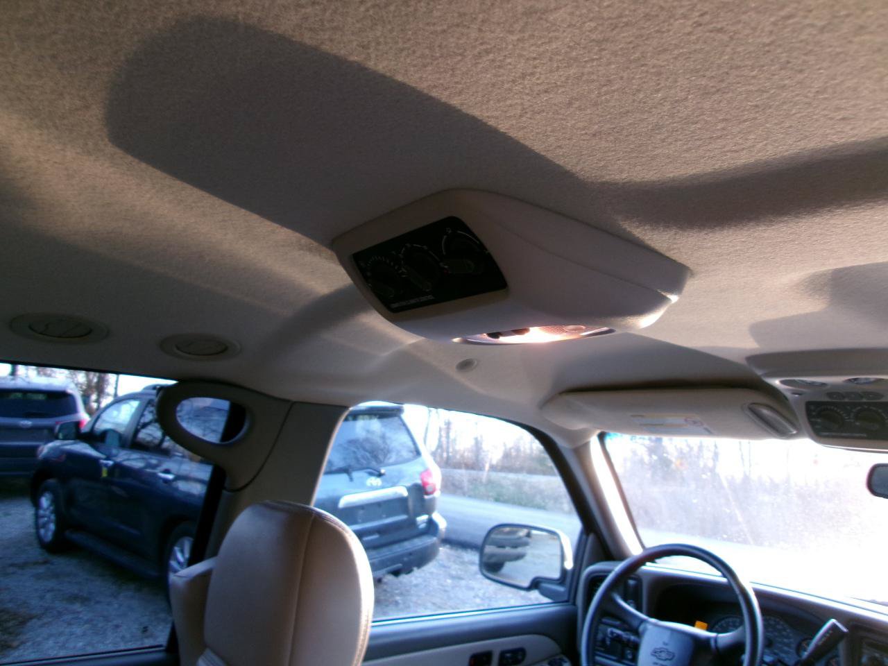 Used 2001 Chevrolet Suburban LT w/ LT Preferred Equipment Group RWD image 8