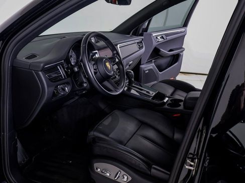 Certified 2023 Porsche Macan S image 4