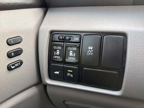 Used 2012 Honda Odyssey Touring Elite image 40