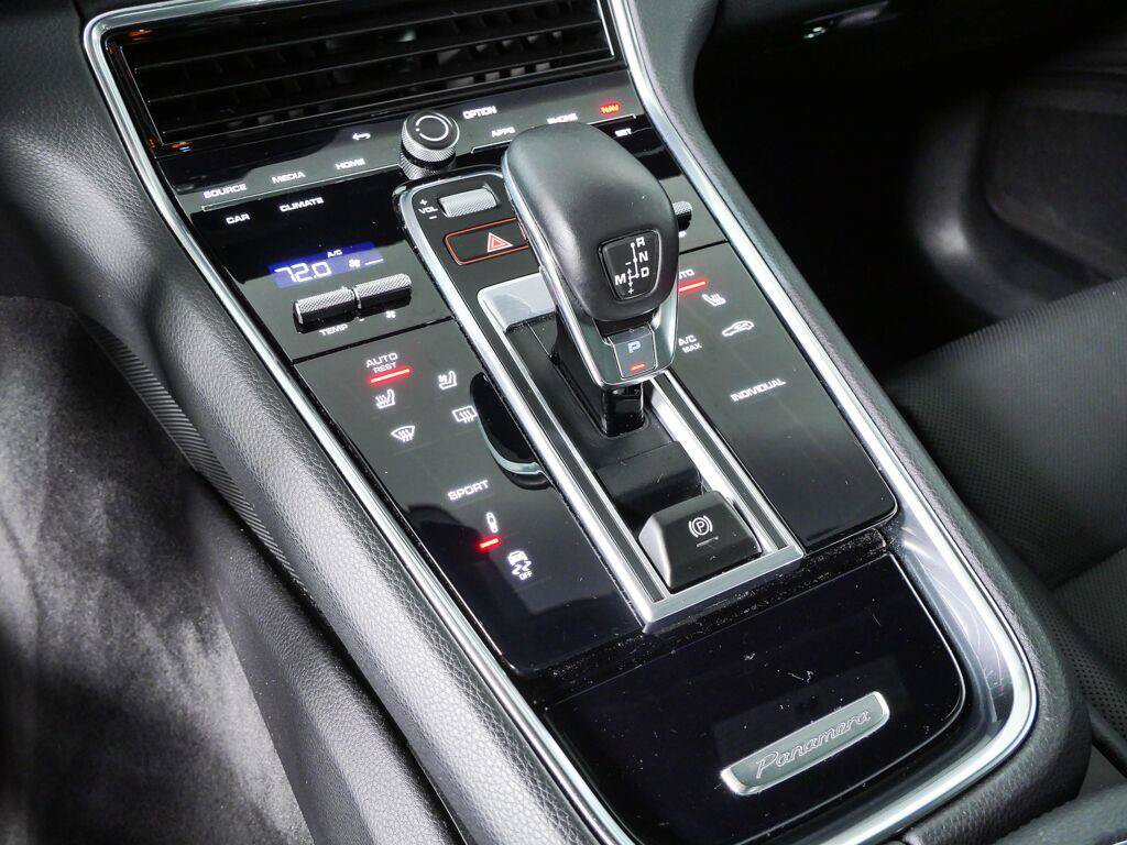 Certified 2023 Porsche Panamera image 18