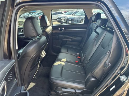 Used 2024 Kia Sorento S w/ Panoramic Sunroof Package image 13