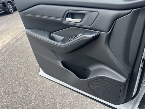 Certified 2026 Nissan Rogue SL FWD image 13