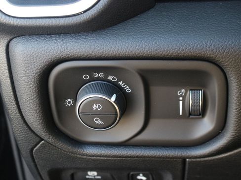 Used 2023 RAM 1500 Big Horn image 32