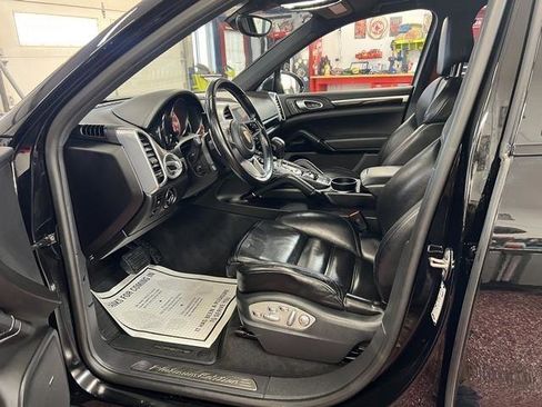 Used 2018 Porsche Cayenne Platinum Edition image 6