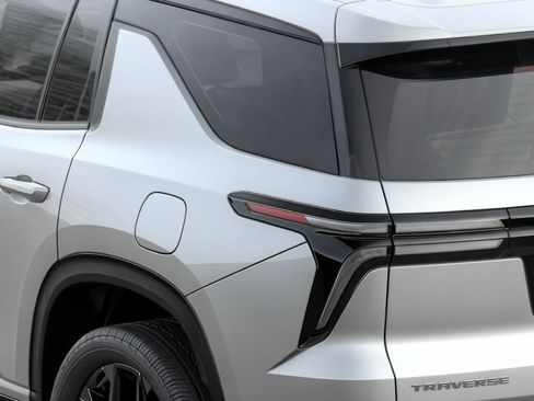 New 2026 Chevrolet Traverse RS w/ LPO, Floor Liner Package FWD image 5