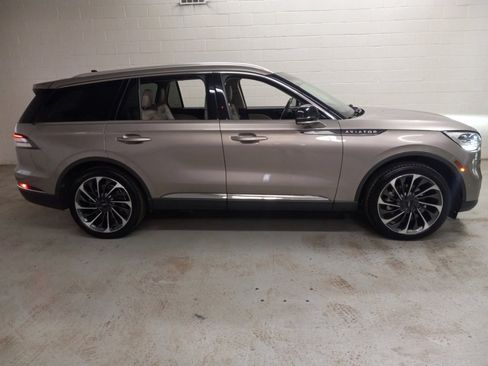 Used 2021 Lincoln Aviator Reserve w/ Equipment Group 202A image 2