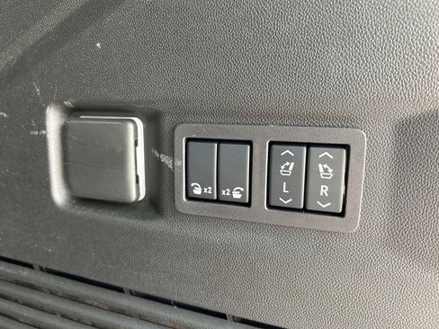 Used 2025 Chevrolet Tahoe Premier AWD/4WD image 54