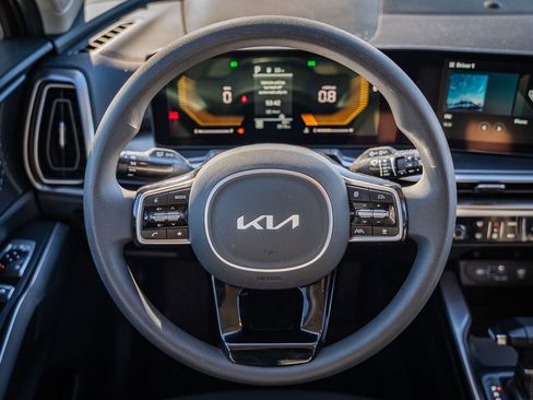 Used 2025 Kia Sorento LX image 24