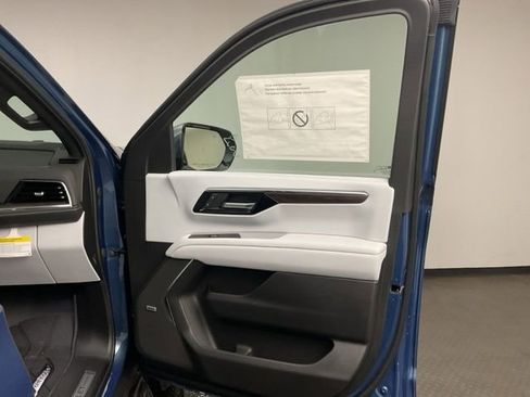 New 2026 Chevrolet Suburban Premier image 24