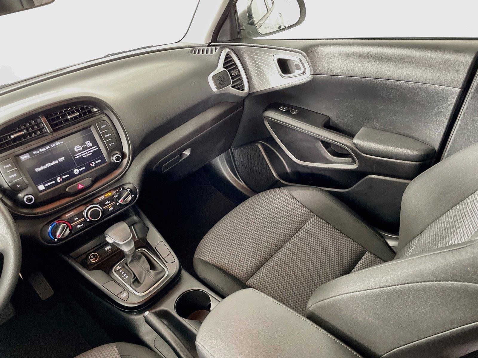 Certified 2025 Kia Soul LX w/ LX Technology Package FWD image 25