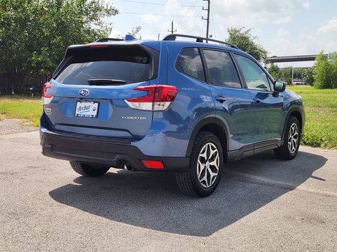 Used 2020 Subaru Forester Premium AWD/4WD image 3