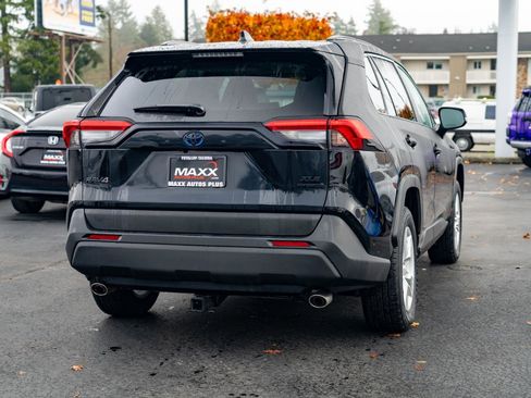 Used 2020 Toyota RAV4 XLE image 8