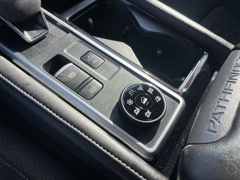 Certified 2024 Nissan Pathfinder SV image 26