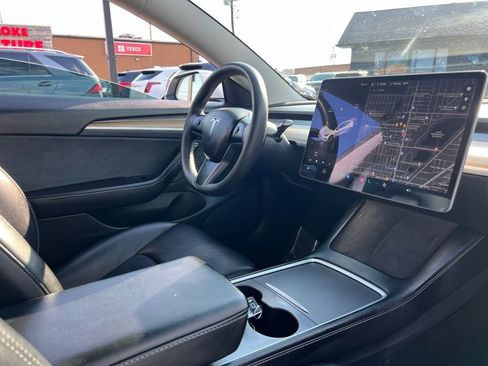 Used 2021 Tesla Model 3 Standard Range Plus image 23