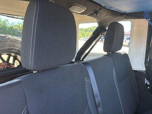 Used 2016 Jeep Wrangler Unlimited Sahara w/ Connectivity Group AWD/4WD image 53