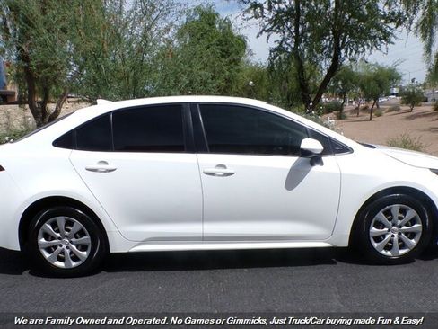 Used 2020 Toyota Corolla LE w/ Carpet Mat Package (TMS) image 7